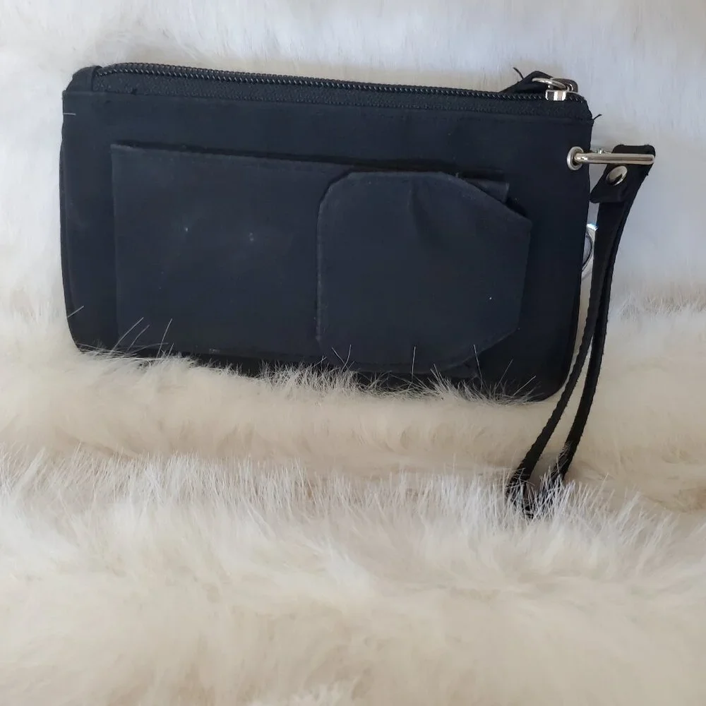 Silver Heart Black Wristlet Wallet